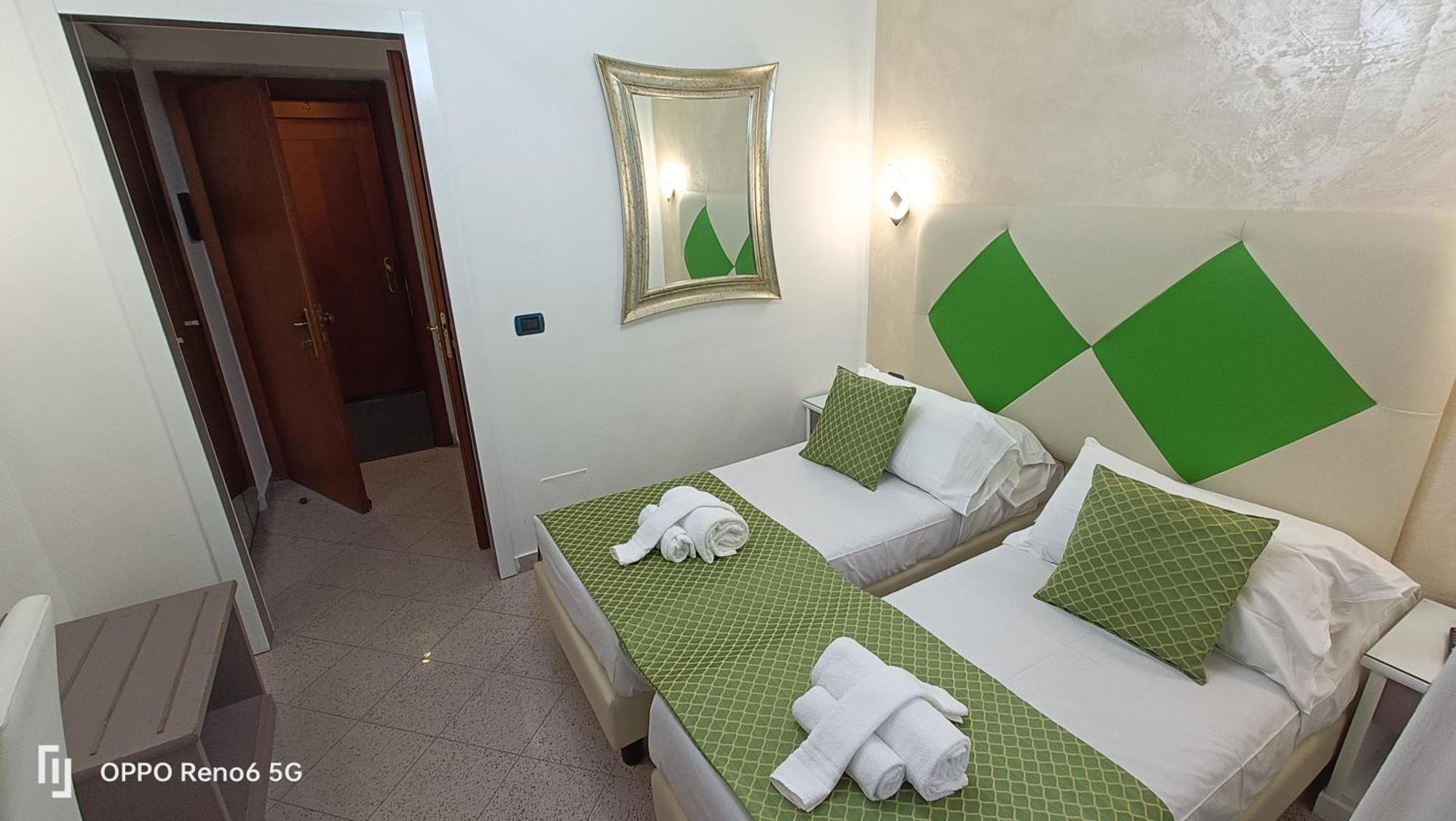 Hotel House 4 Mori Roma Esterno foto